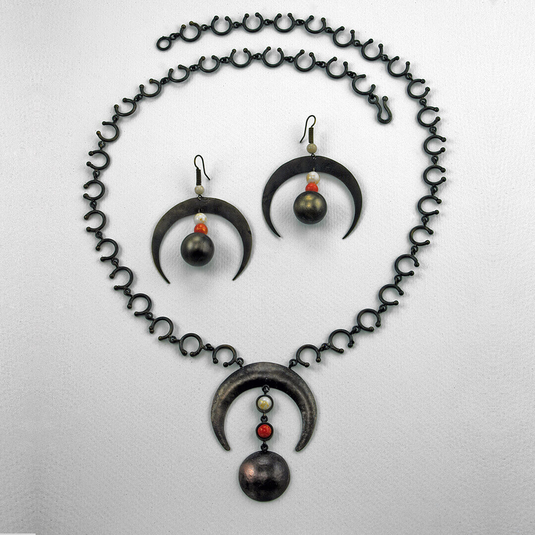 MCS005_shiva_set_collar_aretes_division_tiempo_ojos_presente_pasado_futuro_manufacturado_laton_cuentas_vidrio_acabado_patina_antigua_artesanal-1